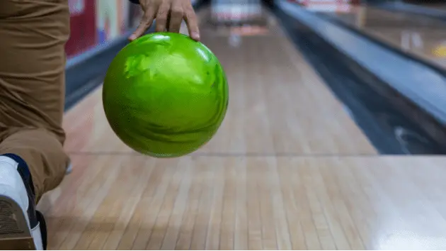 istock_51420_bowlingalley-3