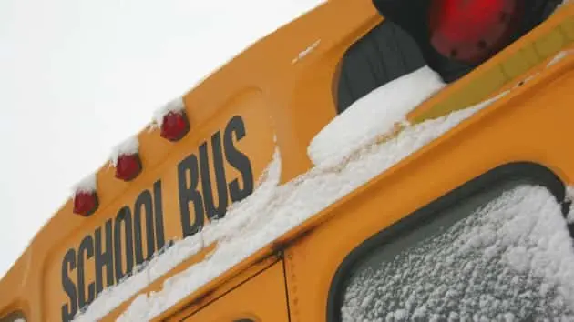 istock_12618_schoolbussnow-3