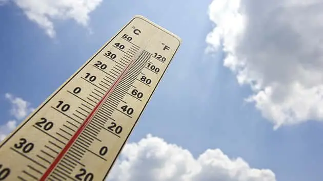 summer-heat-shown-on-mercury-thermometer