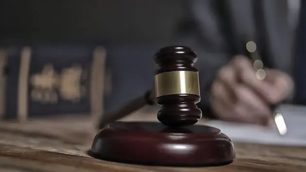 lawyer-writing-documents