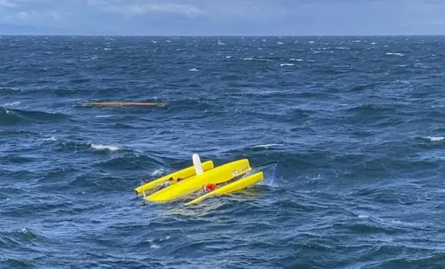 capsized-trimaran-e1655160803760