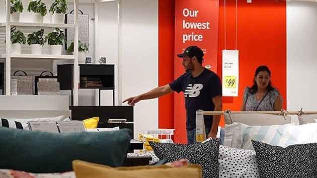 getty_consumers-tariffs-gty-bh-251014_1760457370217_hpmain_4x3374657