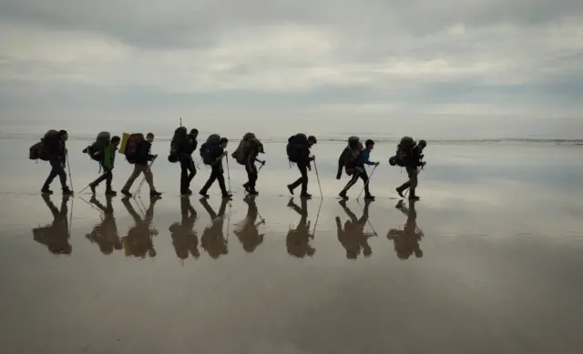 hiking-beach-camping-e1650062737871