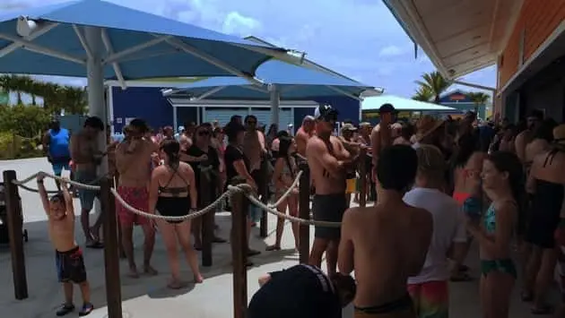 people-wait-in-a-queue-at-a-snack-bar-at-island-h2o-live