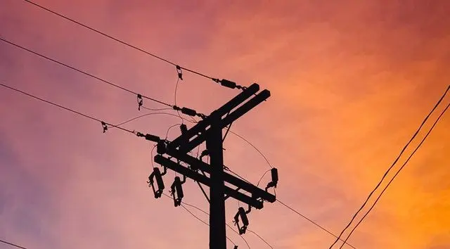 silhouette-of-utility-post-2560182