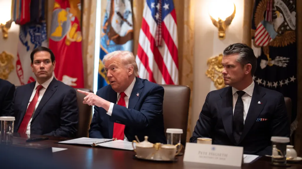 getty_donaldtrump_petehegseth_10222025542402