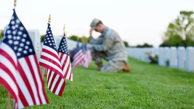 soldier-kneeling-at-grave-3