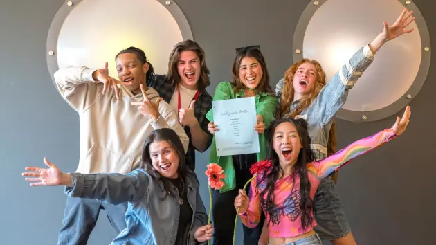 e_hollywoodarts_102425127130