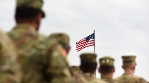american-soldiers-and-us-flag-us-troops