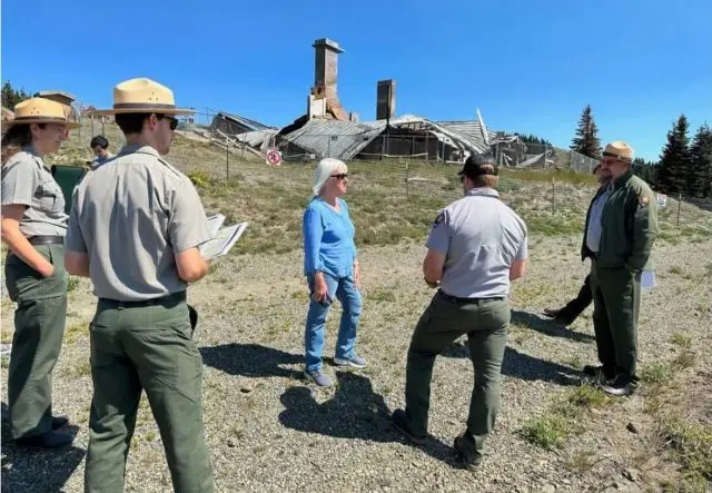 murray-visits-hurricane-e1698433924578-2