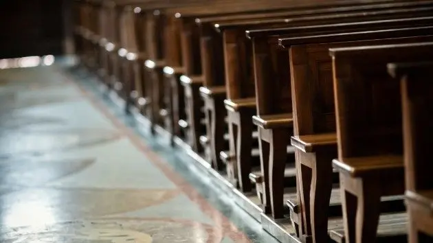 istock_91119_churchpews