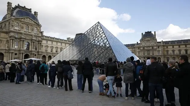 g_louvre_102825382665