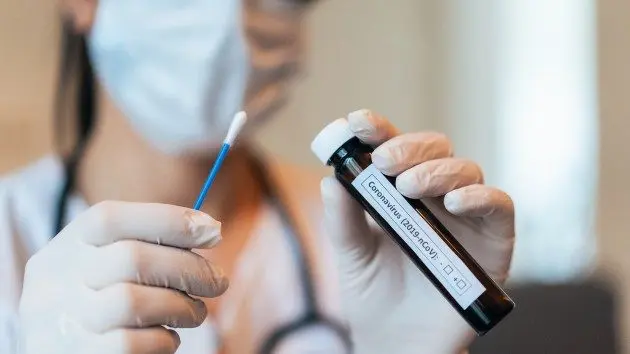 istock_61120_covidtestswab