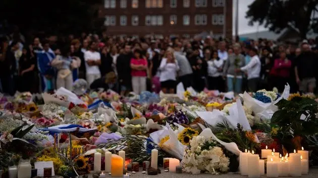 getty_bondibeachmemorial_121825922631