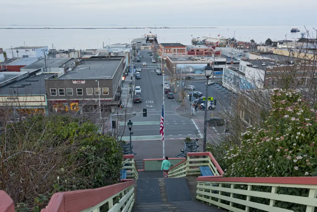 port-angeles-downtown-view004p