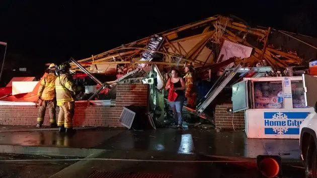 getty_midwesttornado_031126348911