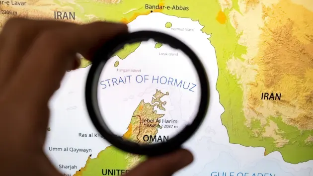 getty_straitofhormuz_31126170575