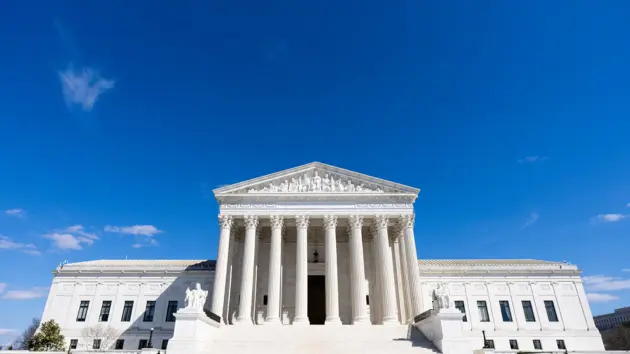 news_supremecourt_32426940915