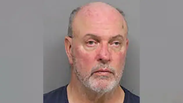 news_floydwilliamparrot_32726136022