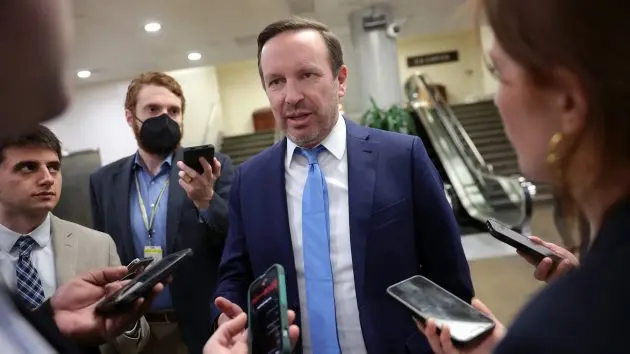 getty_chris-murphy-gty-jt-260408_1775668441396_hpmain330982