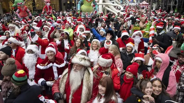 getty_santacon-2-gty-jef-260415_1776267821215_hpembed_3x2827366