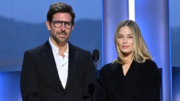 getty_bradleycoopermargotrobbie_041526_0833198