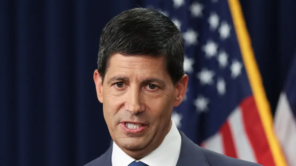 getty_kevinwarsh_091626921714