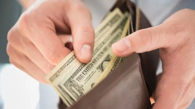 getty_21022_moneywallet