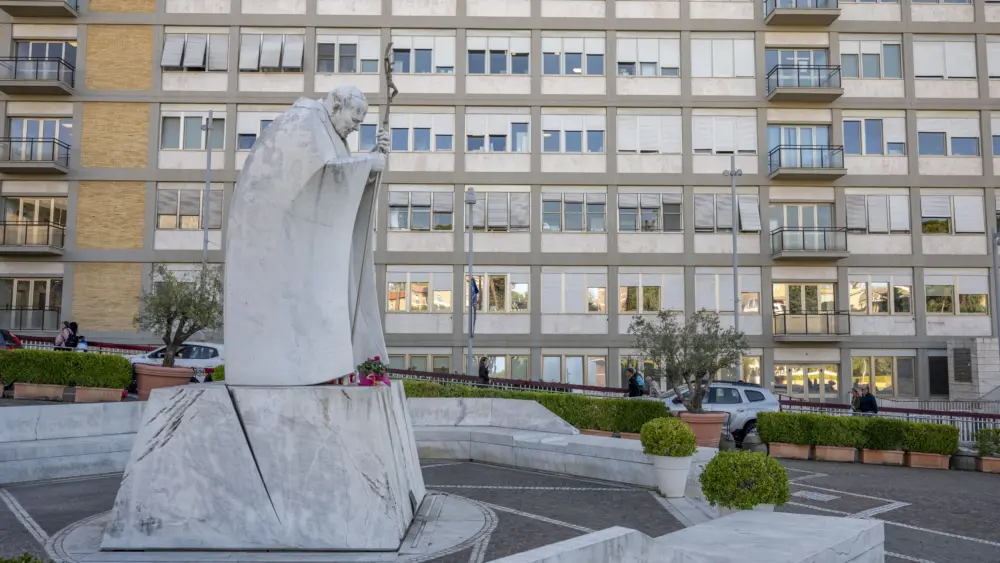 getty_gemellihospital_101326155183