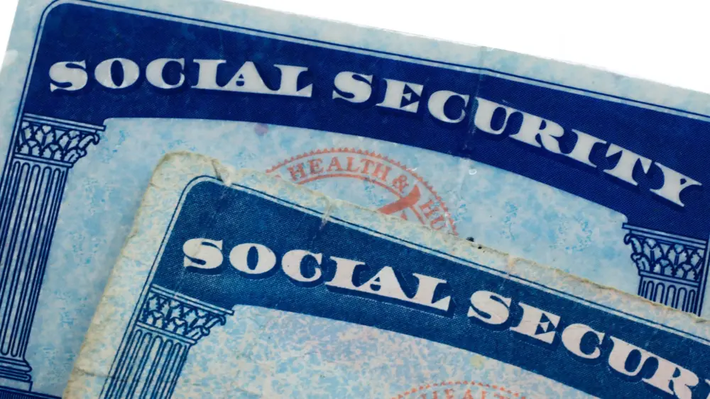 getty_socialsecuritycard_101426285921