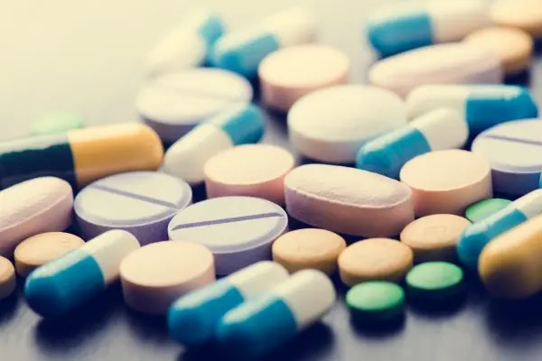 pharmacy-background-on-a-black-table-tablets-on-a-black-background-pills-medicine-and-healthy-close-up-of-capsules-differend-kind-of-pills