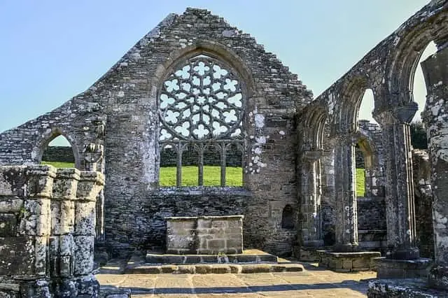 ruin-3303562_640