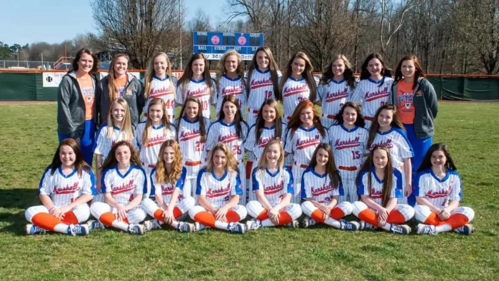 2019-softball-team-photo