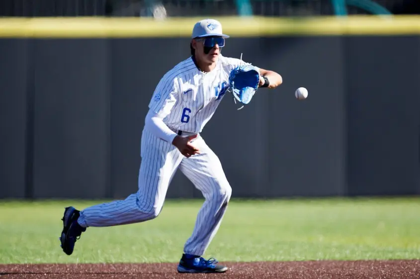 tyler-bell-kentucky-vs-morehead-st-photo-by-caleb-bowlin-uk-athletics