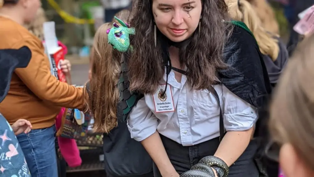 howl-o-ween-2021-annabelle