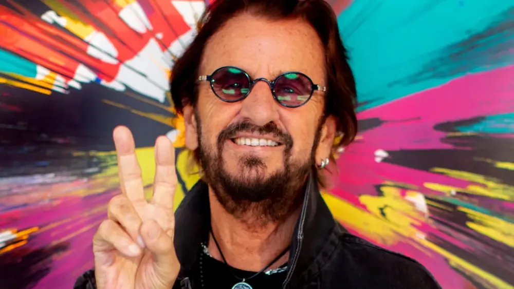 ringo-aug-2021-w-peace-sign