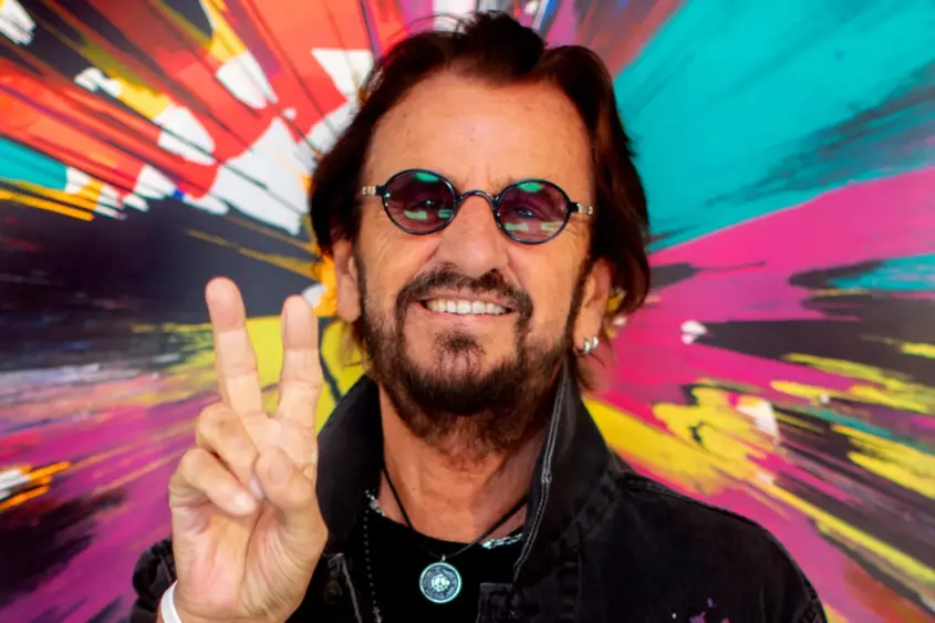 ringo-aug-2021-w-peace-sign