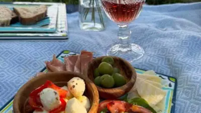arugula_salad_with_hazelnut_brittle