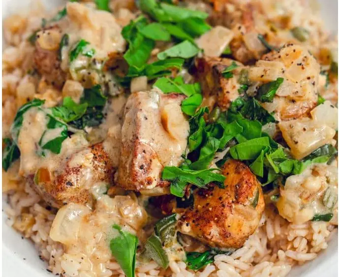 CHICKEN IN COCONUT CURRY SAUCE WITH BASIL