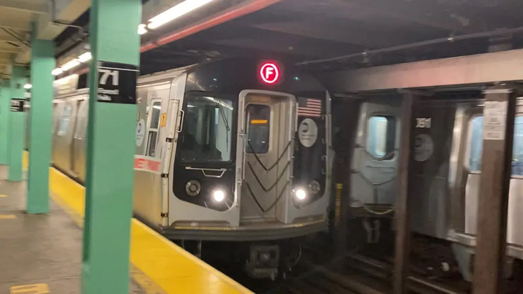 A picture of a Kawasaki R160B northbound F train arriving at Forest Hills-71 Avenue