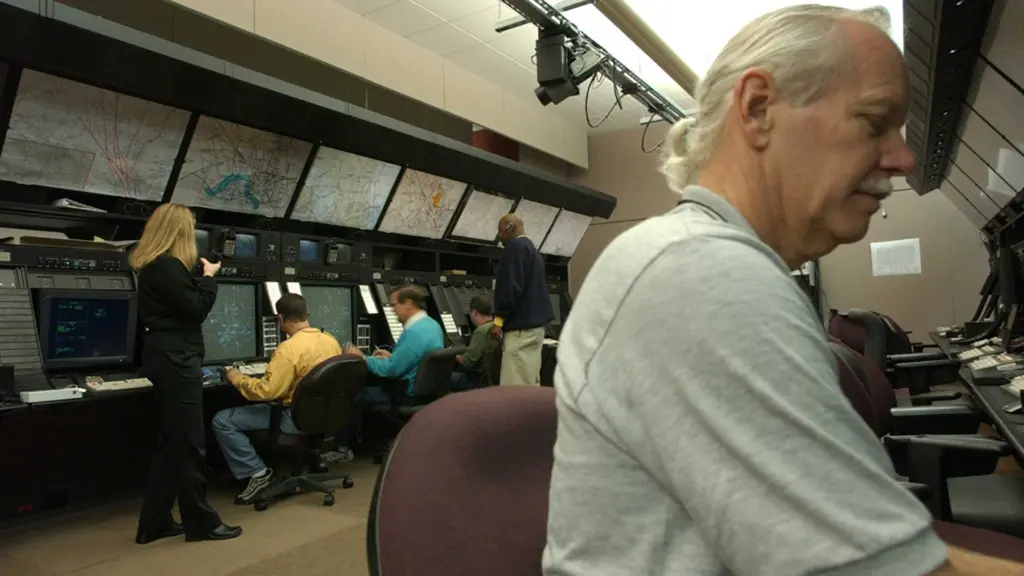 A picture of air route traffic controllers at work at the Washington ARTCC