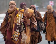 020426_monkwalk0002580255