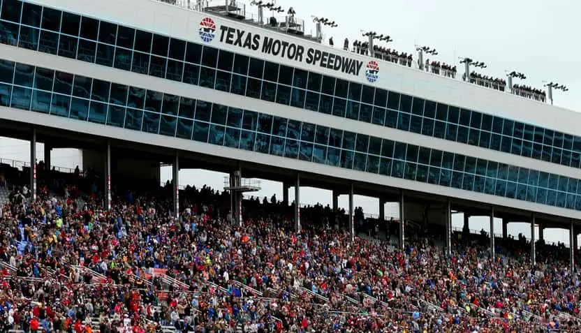 texas-motor-speedway-crowd-1