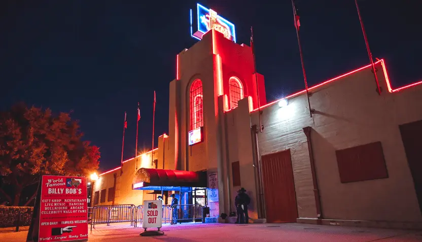 billy-bobs-spotlight-mockup-outside-pic-1