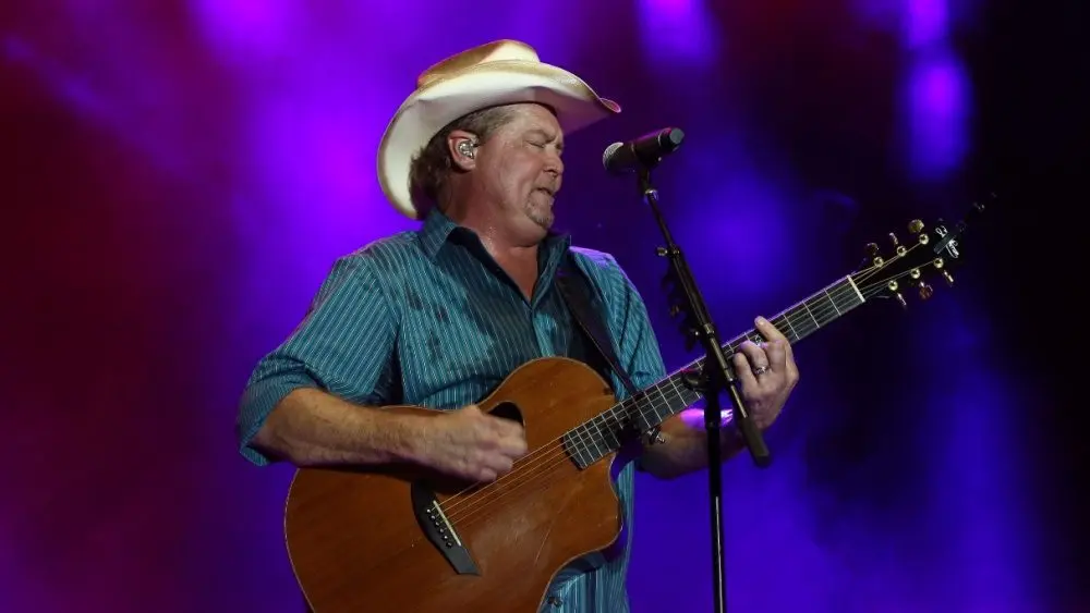 Tracy Lawrence performs at the CountryFlo Music and Camping Festival on November 4^ 2016 in Lake Wales^ Florida.