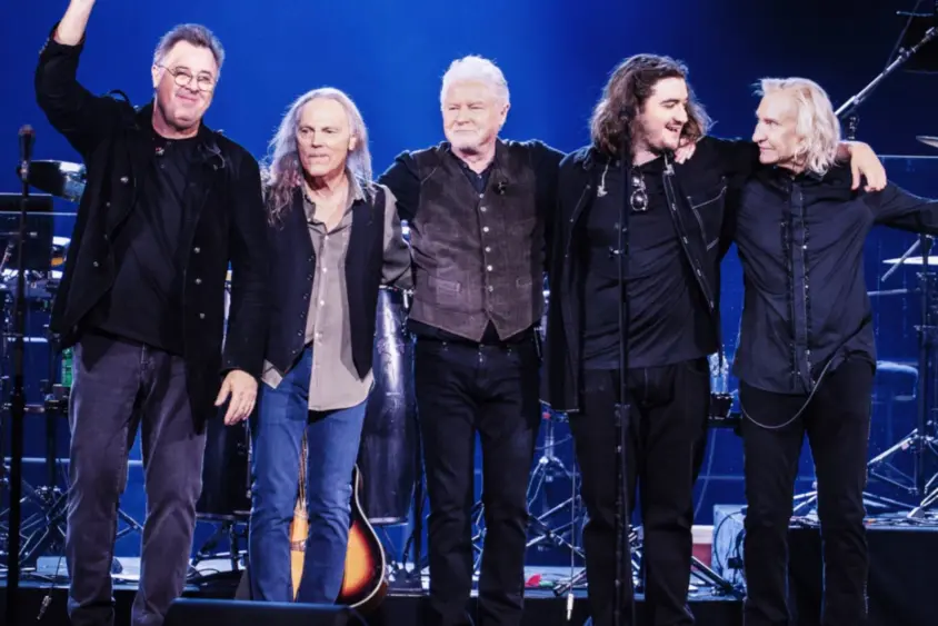 attachment-eagles-sphere-band