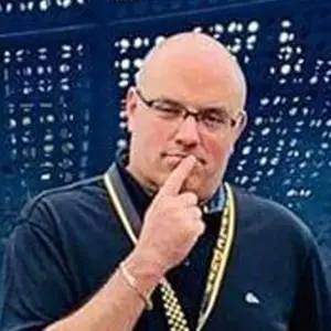 5ff1f911f2f0354d00553933_brett