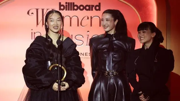 m_huntrx20billboard20award_043036911955