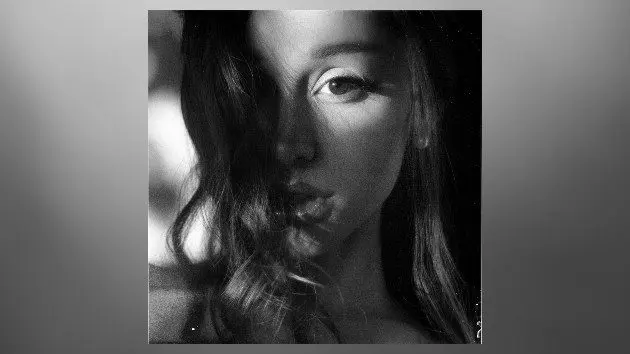 m_arianagrandehtimylm_050826835432