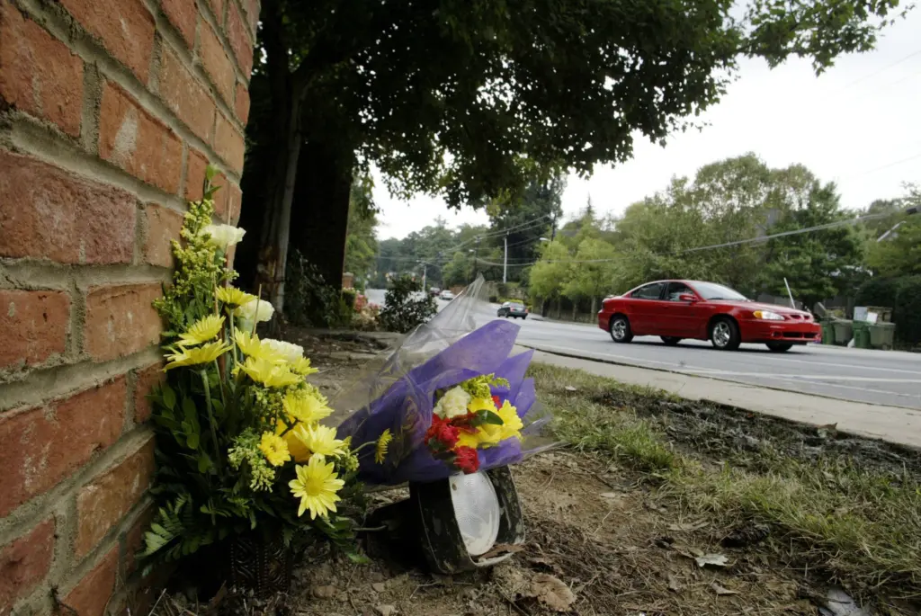 flowers-lay-at-the-scene-of-accident-the-day-after-thrashers-dan-snyderdied-from-injuries-from-car